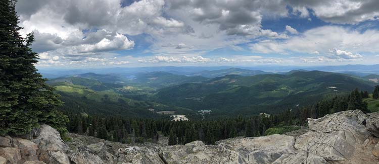 View of horizon from high up in mountains.