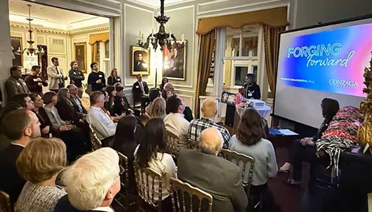 President Passerini and the Zag alumni in DC