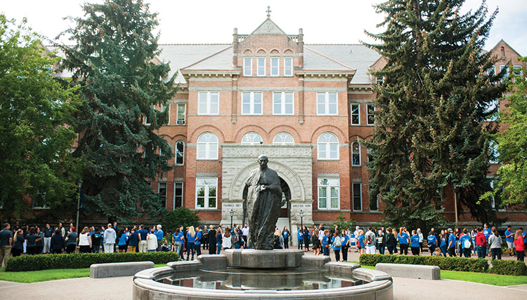 The Gonzaga community gathers in front of College Hall for the annual Welcome Walk.