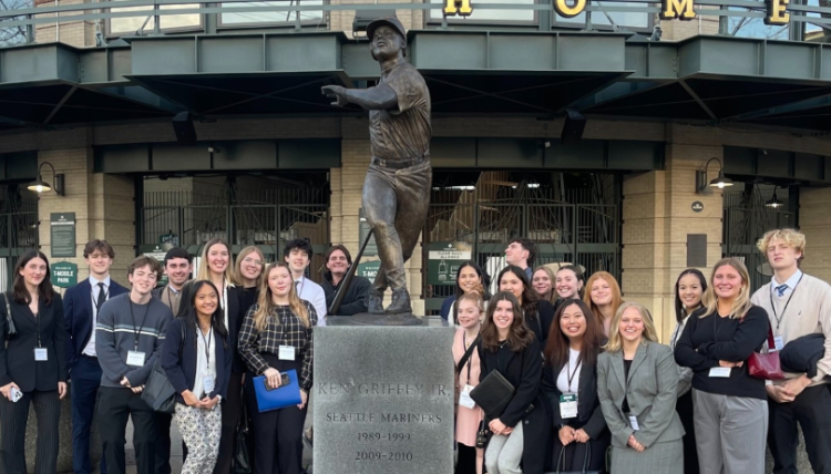 Integrated Media Department students got a behind the scenes look at media roles for both the Mariners and news station KING5 Seattle while connecting with Zag alums during a Seattle Trek.