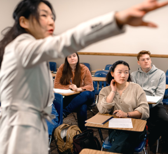 Dr. Gloria Chien, Gonzaga University Religious Studies Department faculty member, conducts a discussion with a class. 