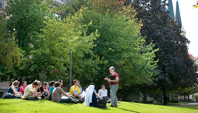 Summer Session class held outside of College Hall