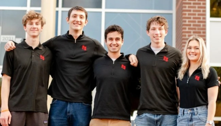 Student Leaders standing for a group picture