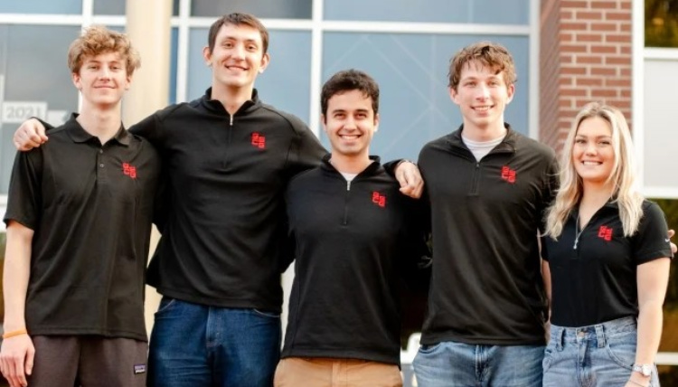 Student Leaders standing for a group picture