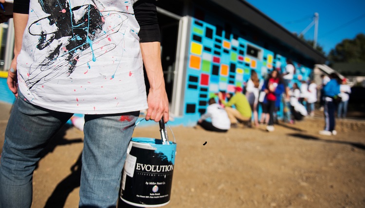 Gonzaga students volunteer to help paint a mural on a new non-profit restaurant called Fresh Soul in the East Central Neighborhood.