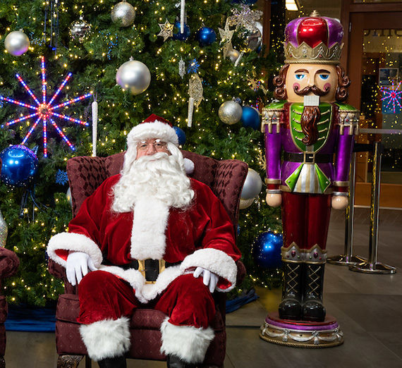 Sitting santa and nutcracker