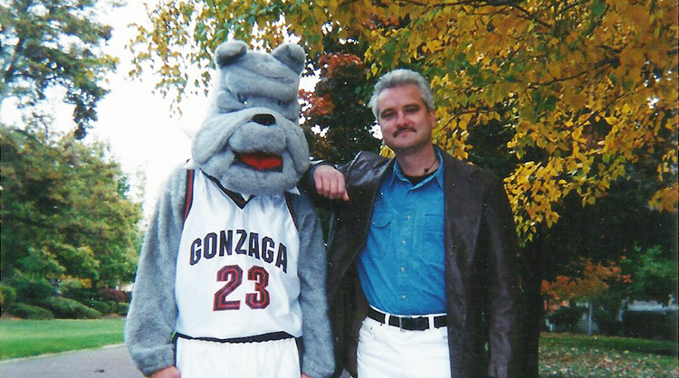 Lee Mauney poses with Spike