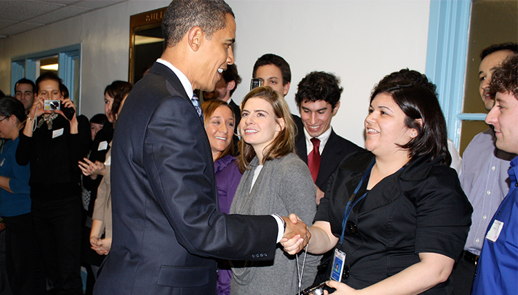 Barack Obama shakes hands with Danielle Cendejas