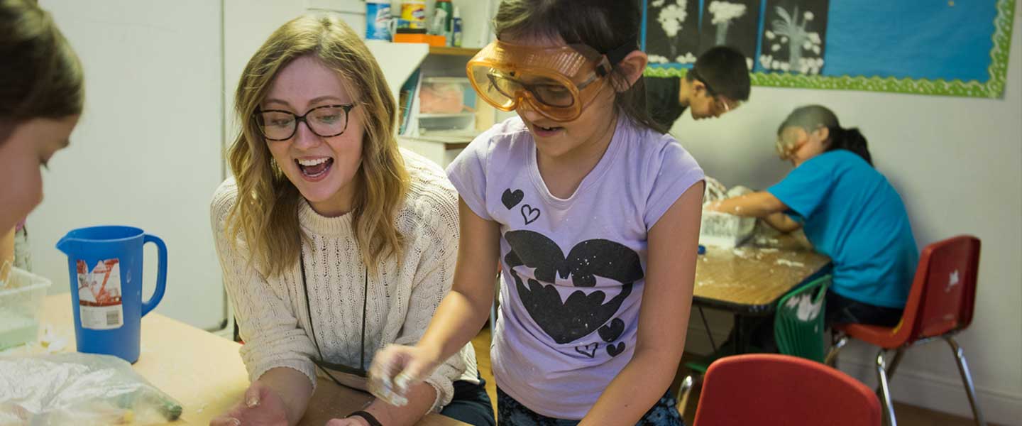 An elementary student and Gonzaga student mentor conducting a science experiment as part of the Science in Action! program.