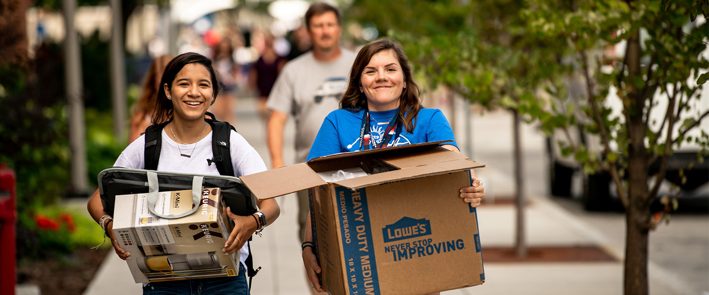 students move into the dorms