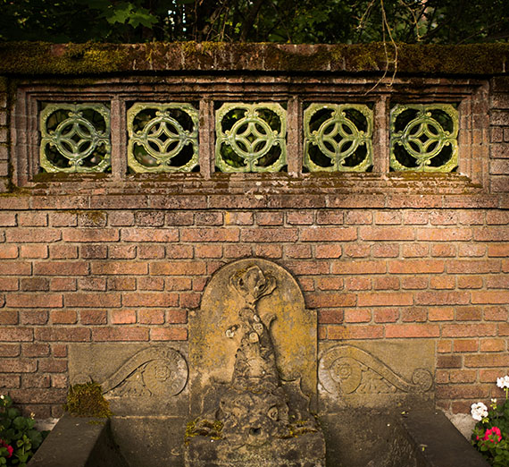 Bozarth Mansion courtyard