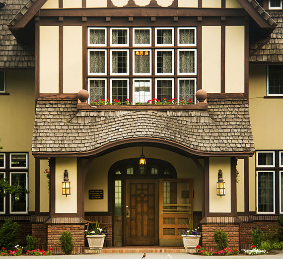 Bozarth Mansion front entrance
