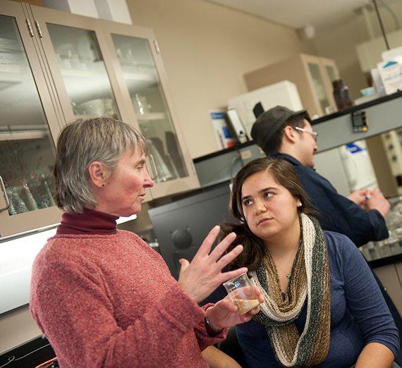 A professor explains a topic to a Gonzaga student.
