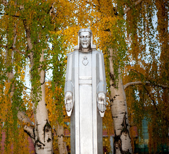 statue of aluminum Jesus 