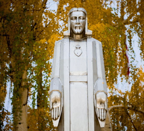 statue of aluminum jesus  