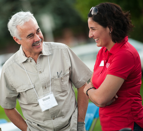 A GU faculty member speaking with a parent 