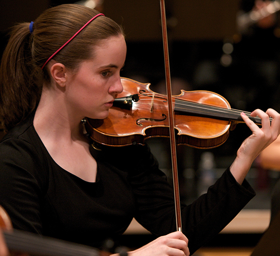A member of the GU Symphony Orchestra plays violin