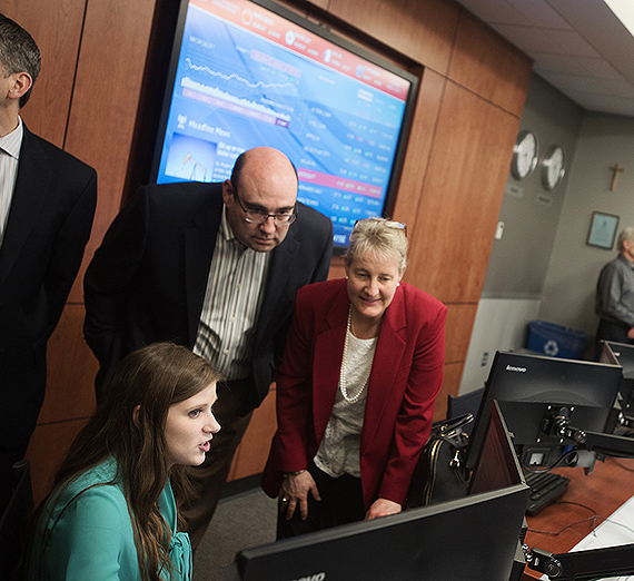 Professors help students in the Finance Lab
