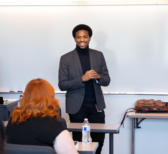 Dr. Sisc-Taylor talks to prospective 51�Թ�s during preview day