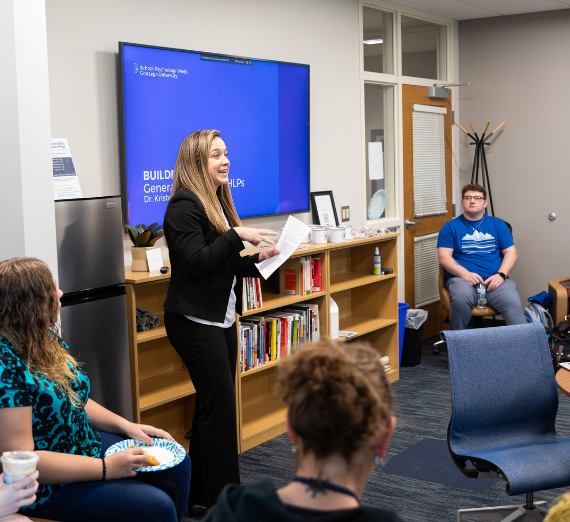 Dr. Kristin Arnold presenting to 51�Թ�s