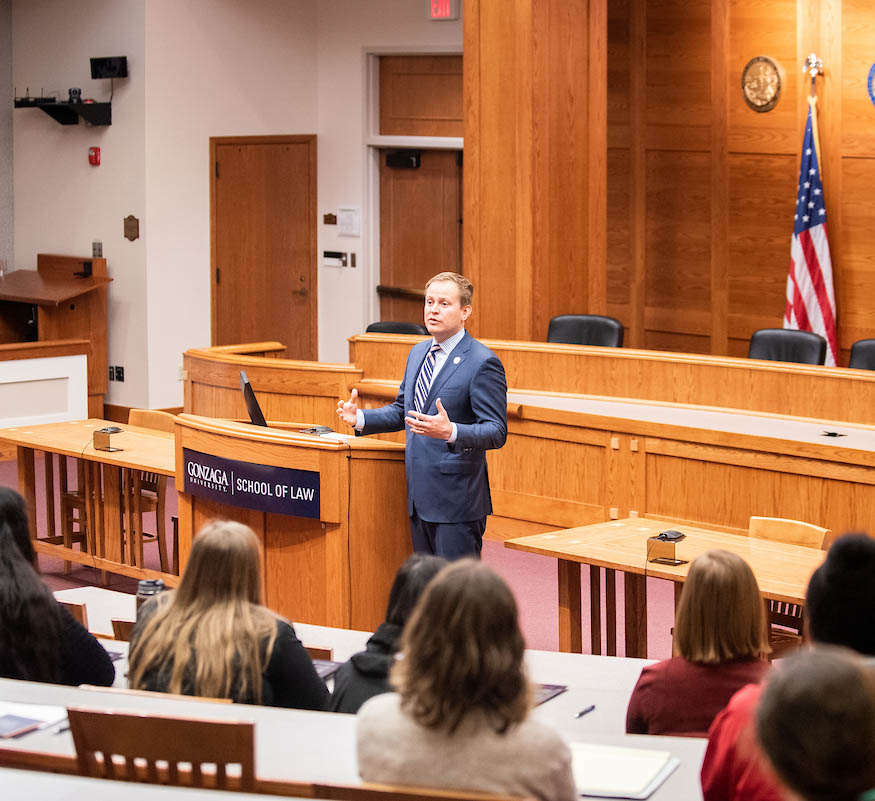 Dean Rooksby presenting at Pre Law Day in courtroom. 