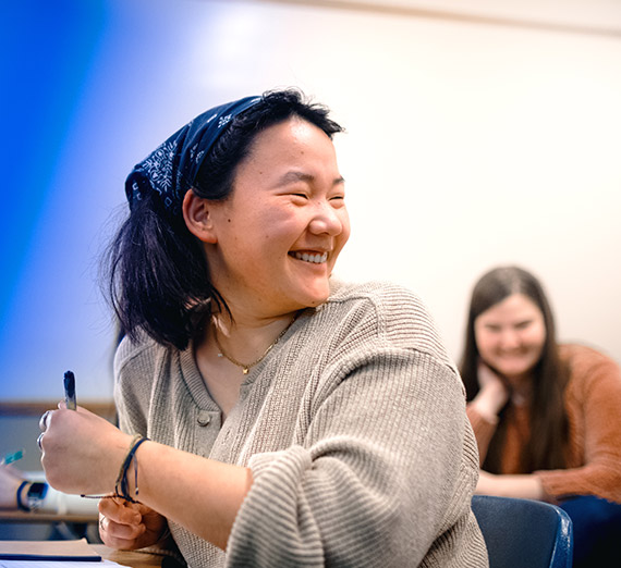 A Gonzaga undergraduate 51�Թ� attends a film course.