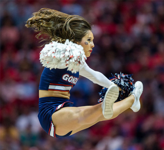 gonzaga cheerleader jumping 