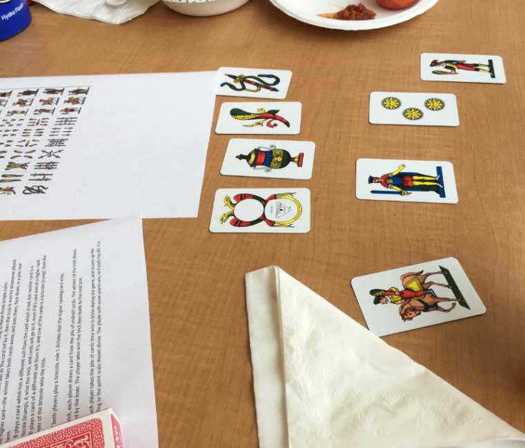 Students playing an Italian card game