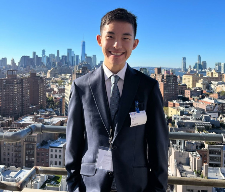 Kainoa in front of NY Skyline