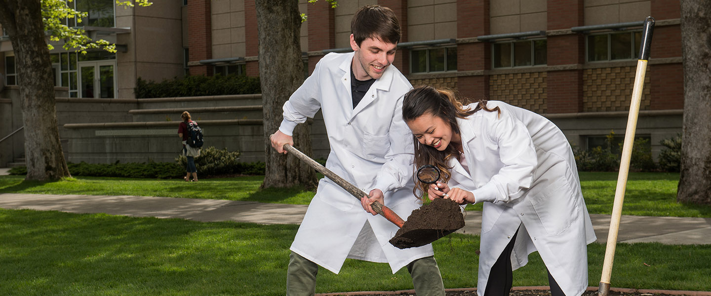 Students digging for Phages