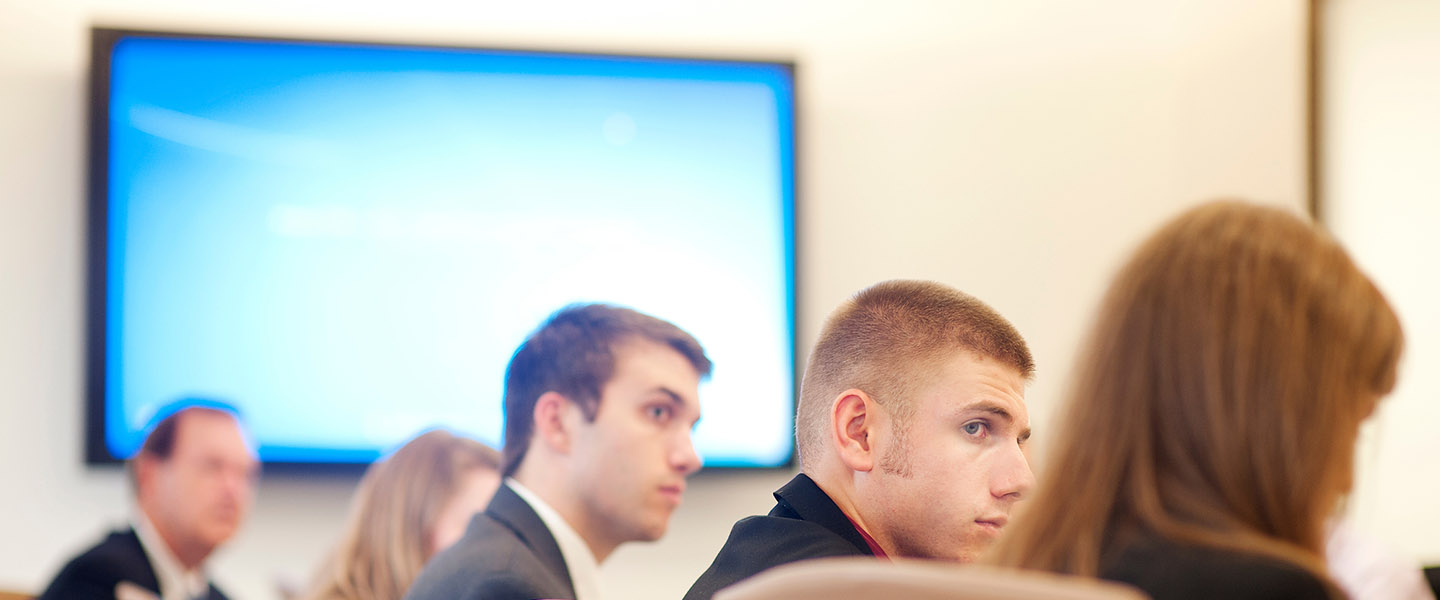 Group gathered at the ������ Finance Lab