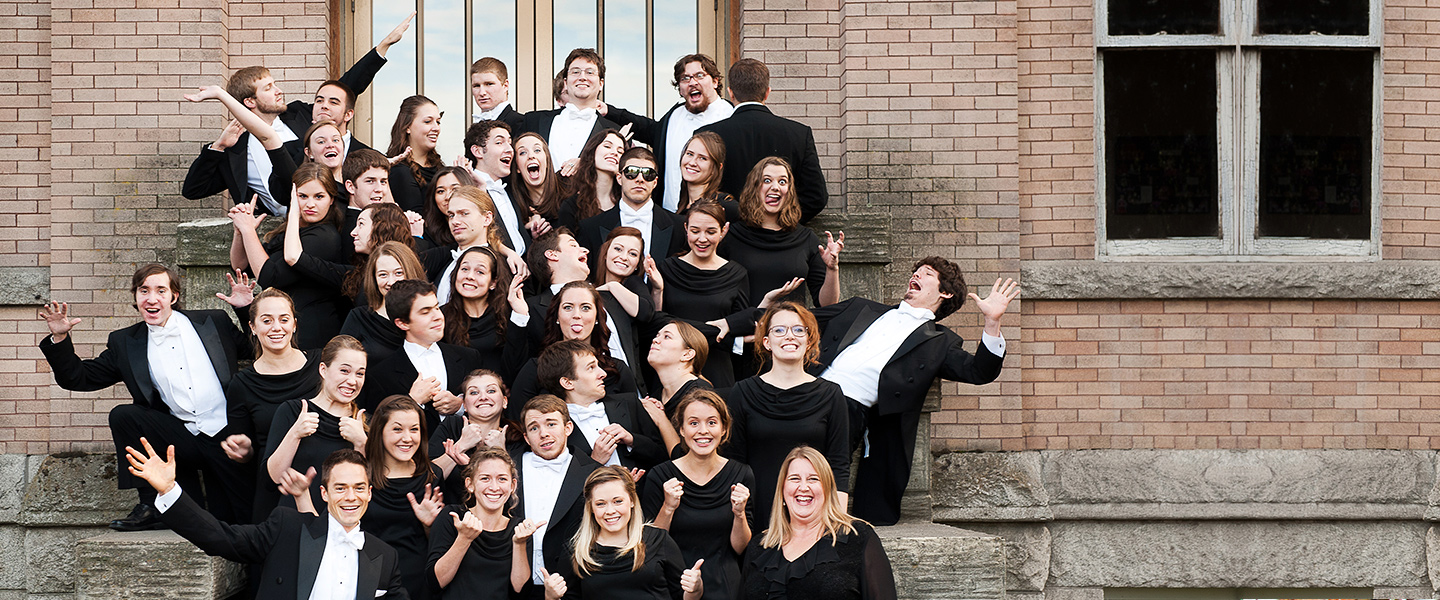 Gonzaga Choir posing for a goofy photo