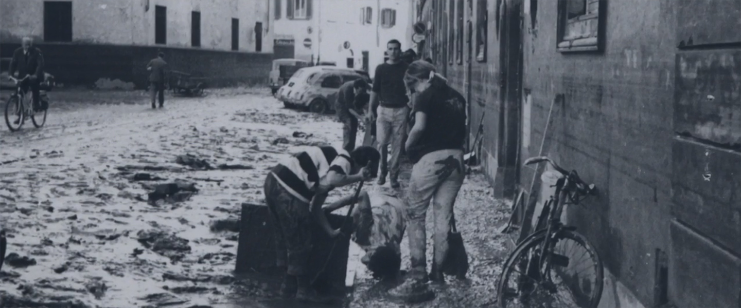 Gonzaga in Florence 51�Թ�s serve as 'Mud Angels' during the Florentine Flood in the 1960s