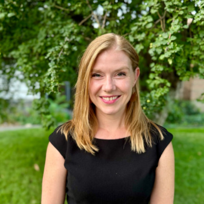 Headshot of Vanessa Waldref