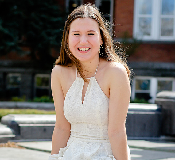 Portrait of Sophia Dewing Biochemistry Major