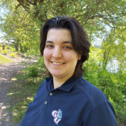 picture of Shannen Cravens near Lake Arthur on campus