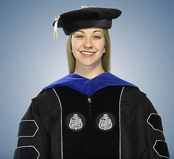 Studemt dressed in doctoral regalia.