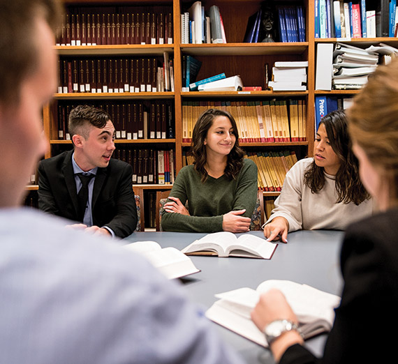 Gonzaga law students work together.