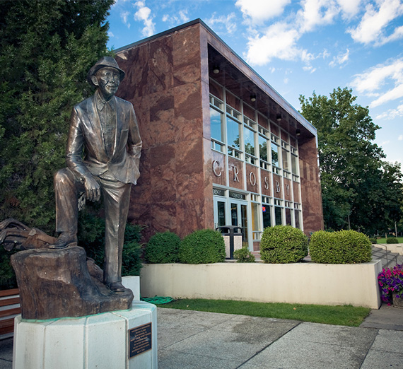 statue of Bing Crosby on Gonzaga University campus