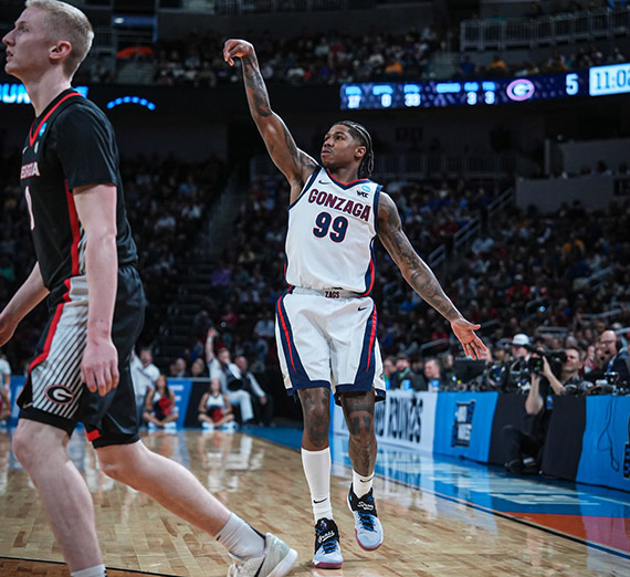 Gonzaga men's basketball player Khalif Battle shoots.