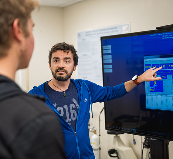 Students working in the Human Physiology Lab.