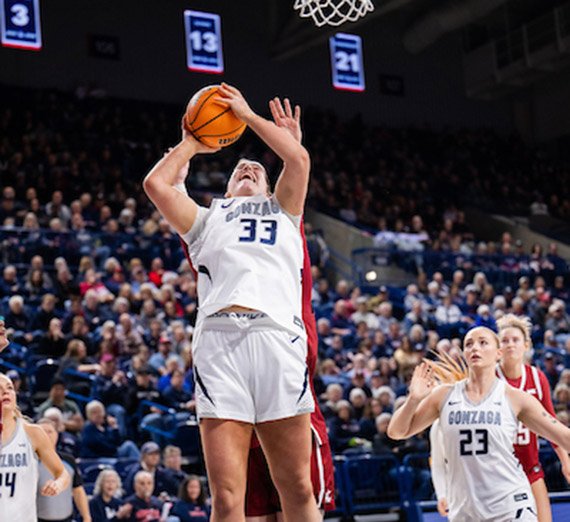 Lauren Whittaker dunking