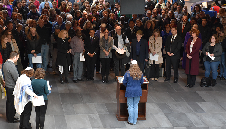 Members of the Jewish community lead Gonzaga in prayer