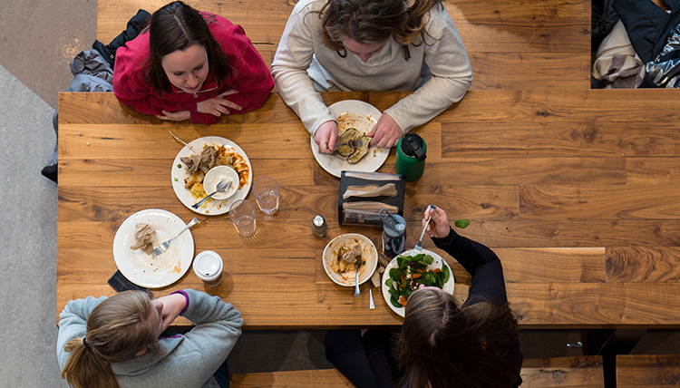 Gonzaga students in dining hall