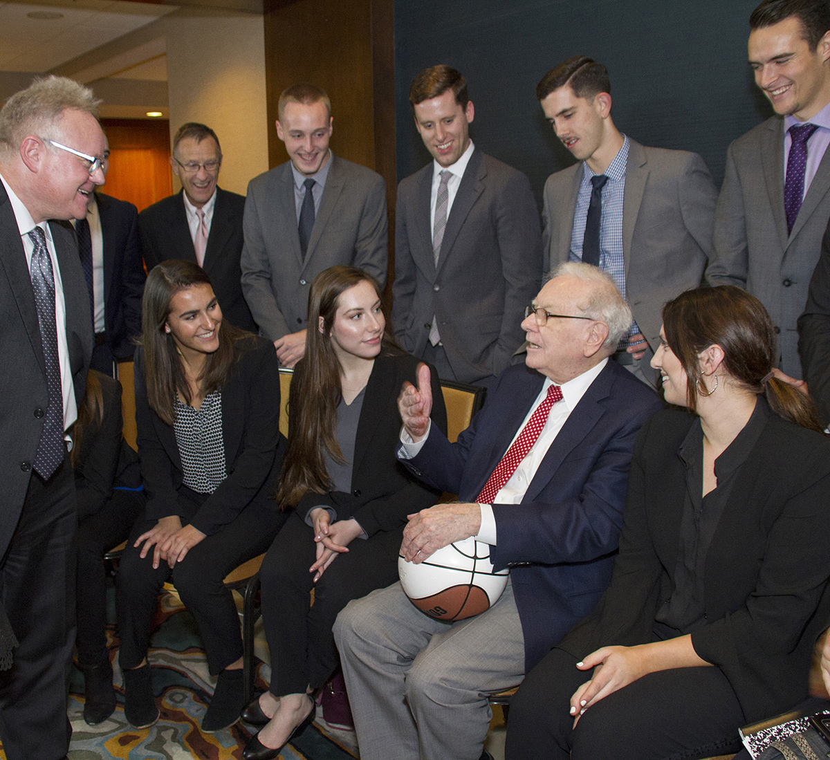 Gonzaga faculty and students with Warren Buffett on Friday, Oct. 20. (Photo courtesy VJ Wham Photography)