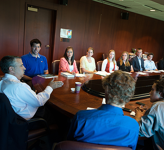 Students with Thomas Friedman