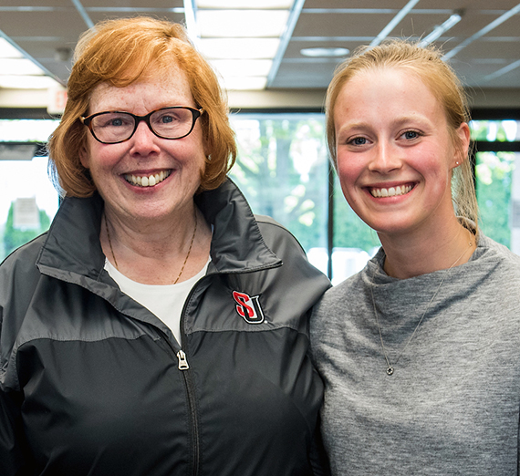 GU 51Թ Eleanor Weisblat is working in the lab this summer with Nora Disis, M.D., renowned cancer researcher at the UW School of Medicine.  GU photo