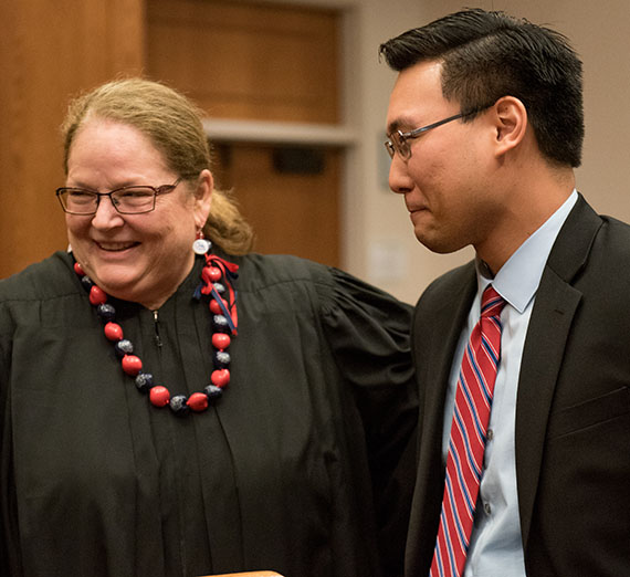 Finalist Matthew Ishihara speaks with State Supreme Court Chief Justice Mary E. Fairhurst at the conclusion of the 2017 Linden Cup. (GU photo by Libby Kamrowski)