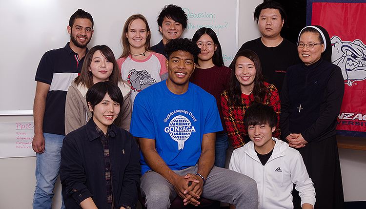 Rui Hachimura with fellow international 51�Թ�s learning English.  (Photo courtesy Jose Angel)
