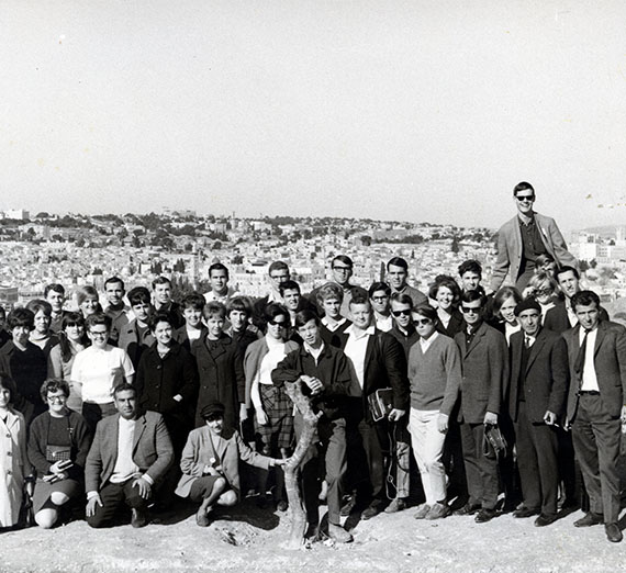 Members of the 1966-67 Gonzaga-in-Florence class. (Photo courtesy of the Nancy Dunne Scrapbook; Gonzaga University Archives.) 